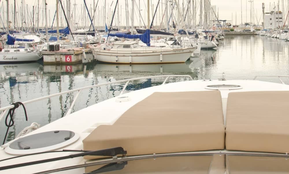 Din private motorbåd til en dag rundt i Barcelona