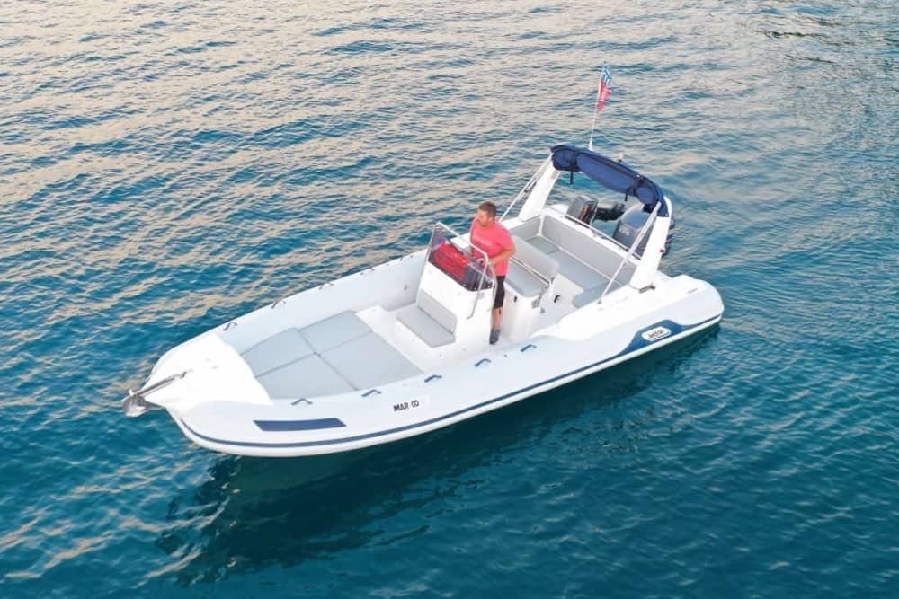 Une journée à Lefkada sur un bateau à moteur
