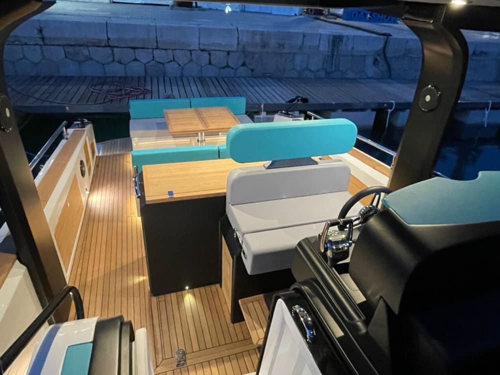 Deriva Costera: Día en Barco Privado a Sitges y Blanes