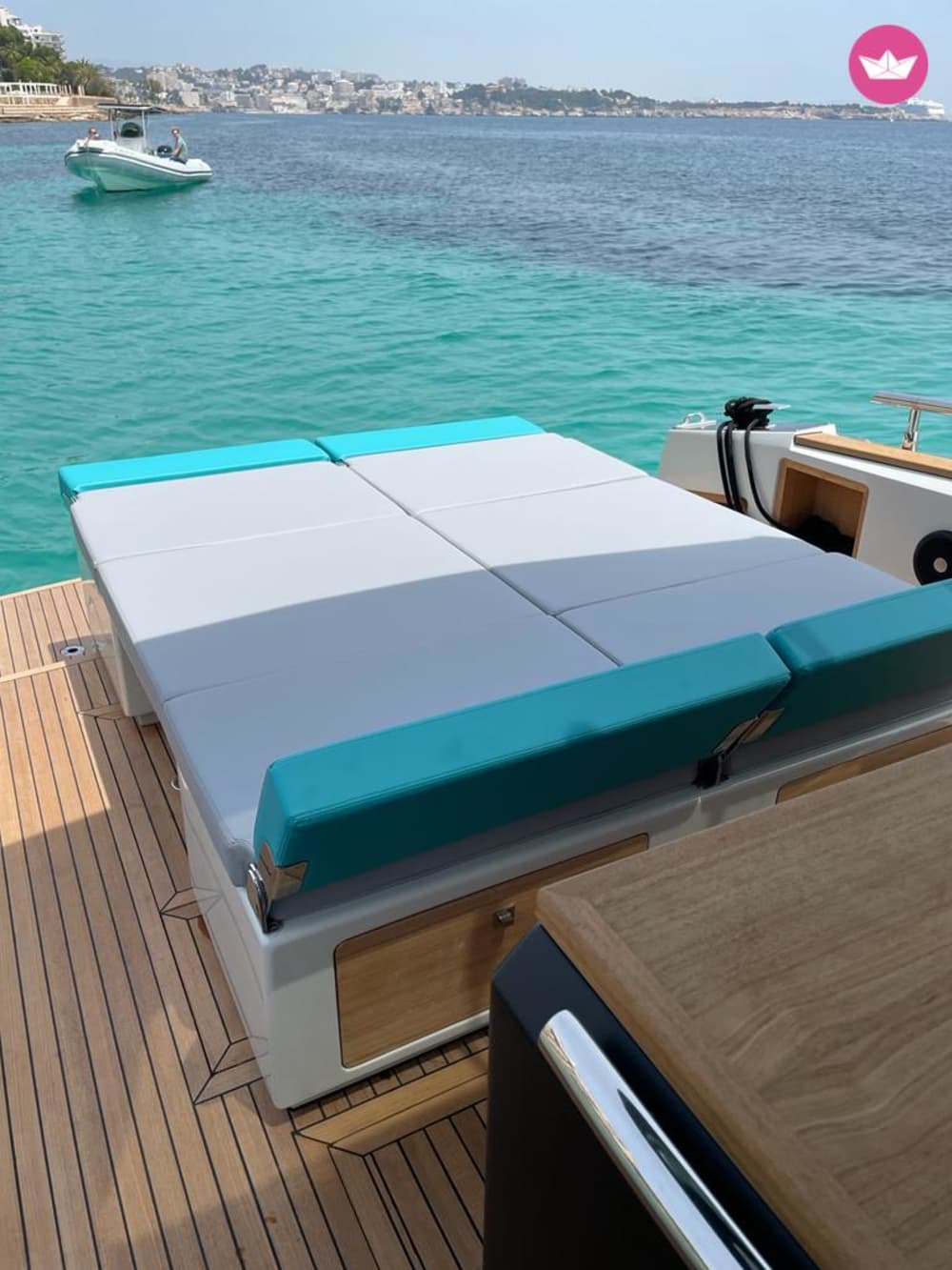 Deriva Costera: Día en Barco Privado a Sitges y Blanes