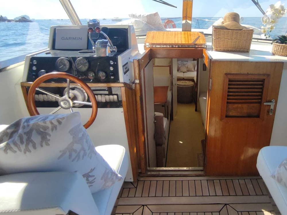 One day around La Spezia: Enjoy 7h of discovery on a motorboat