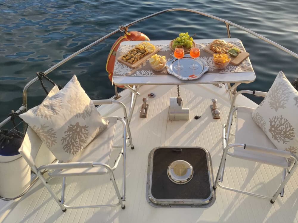 One day around La Spezia: Enjoy 7h of discovery on a motorboat