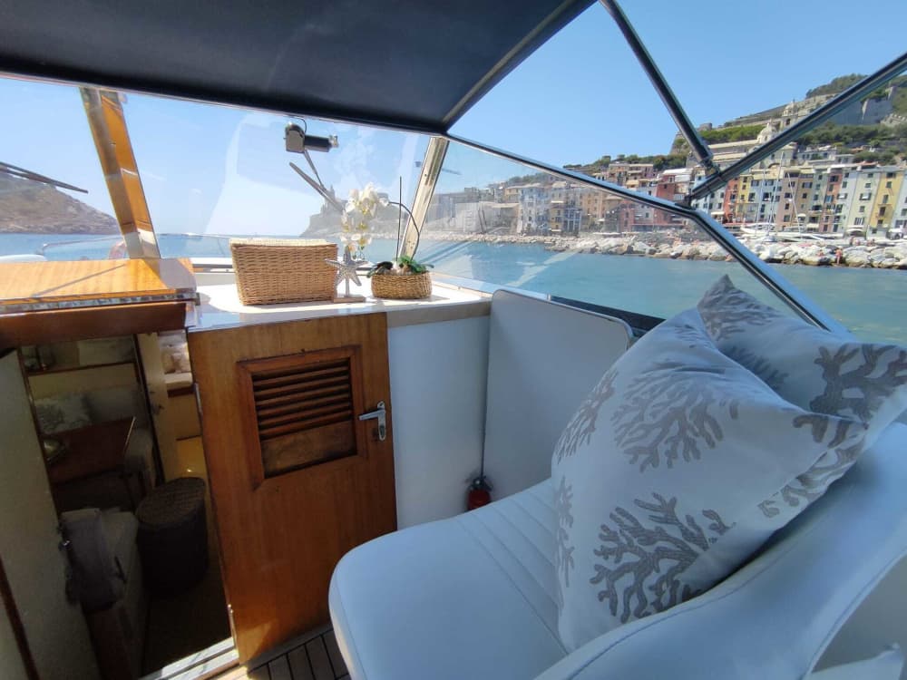 One day around La Spezia: Enjoy 7h of discovery on a motorboat