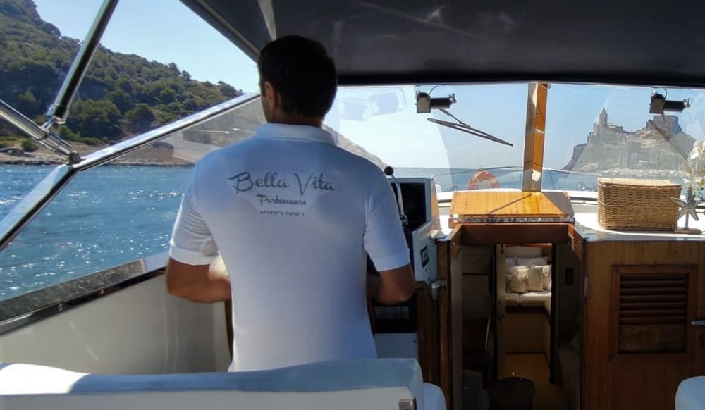 One day around La Spezia: Enjoy 7h of discovery on a motorboat