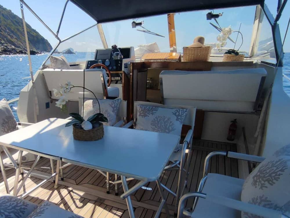 One day around La Spezia: Enjoy 7h of discovery on a motorboat