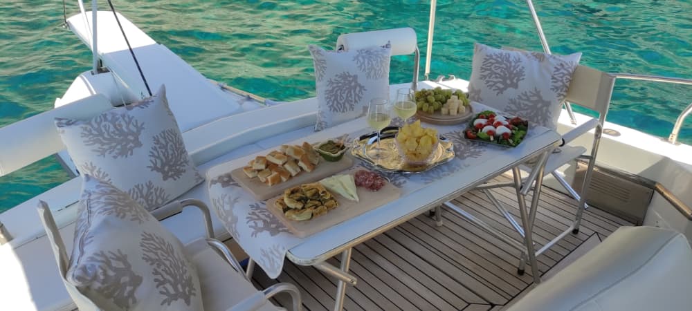 One day around La Spezia: Enjoy 7h of discovery on a motorboat