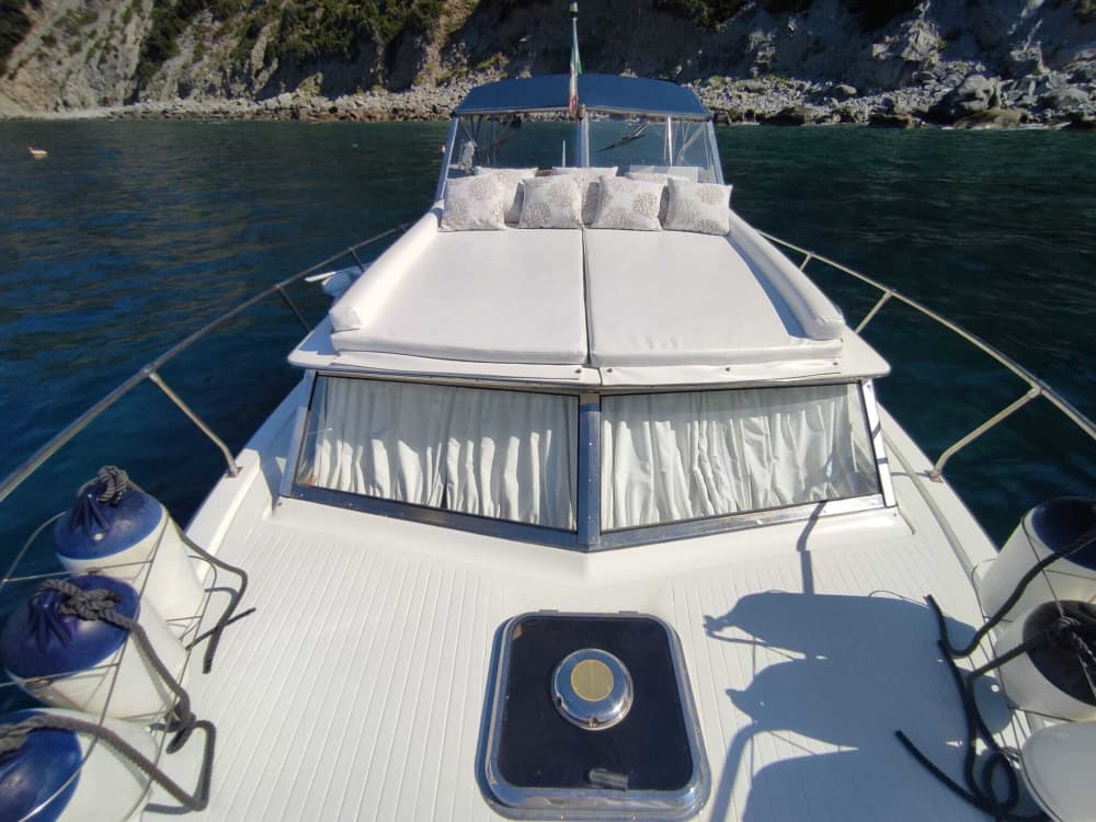 One day around La Spezia: Enjoy 7h of discovery on a motorboat