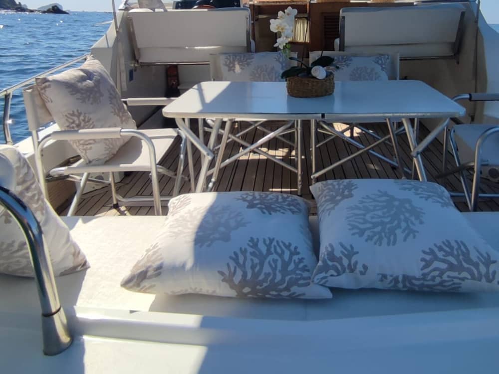 One day around La Spezia: Enjoy 7h of discovery on a motorboat