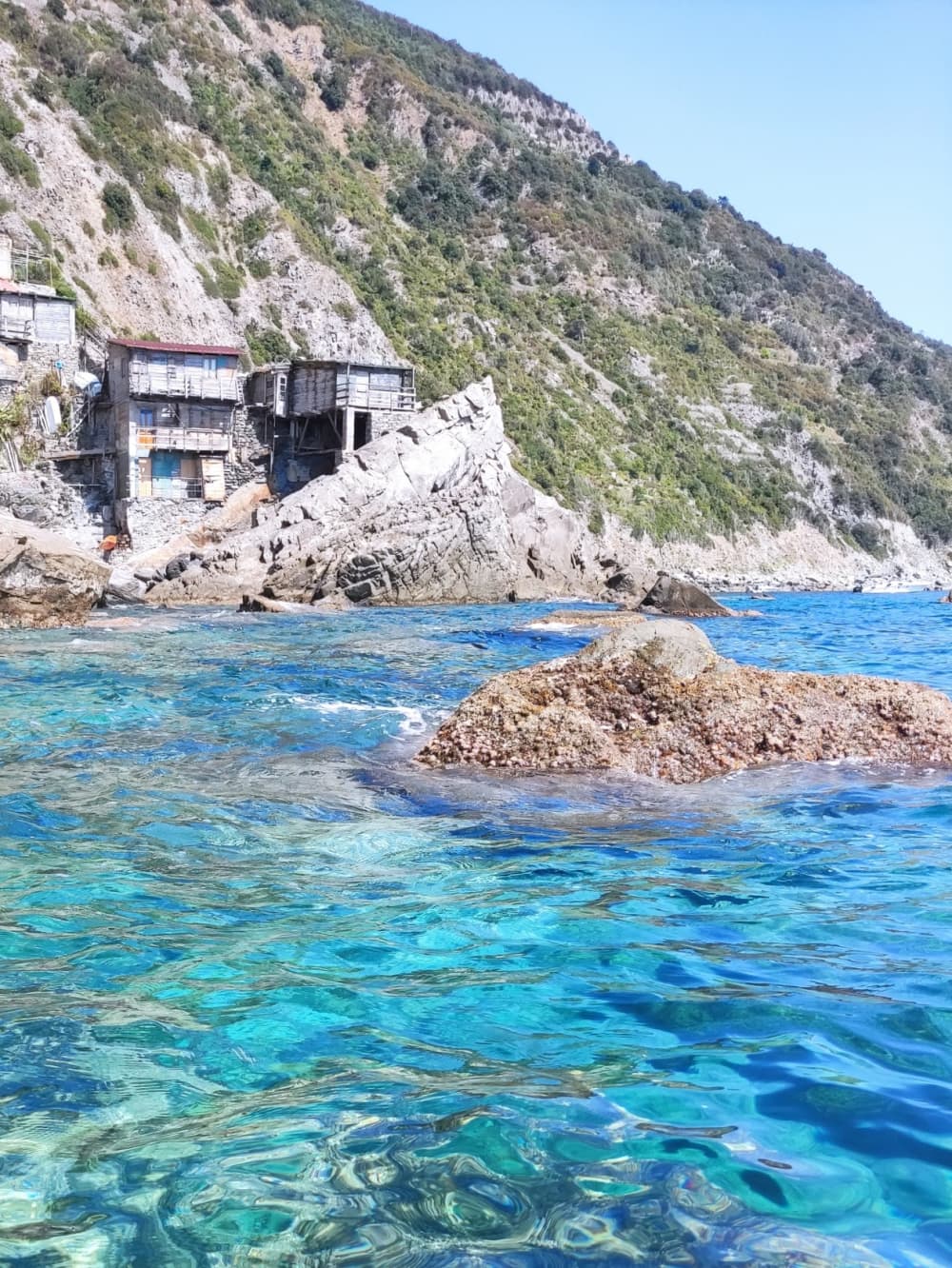 One day around La Spezia: Enjoy 7h of discovery on a motorboat