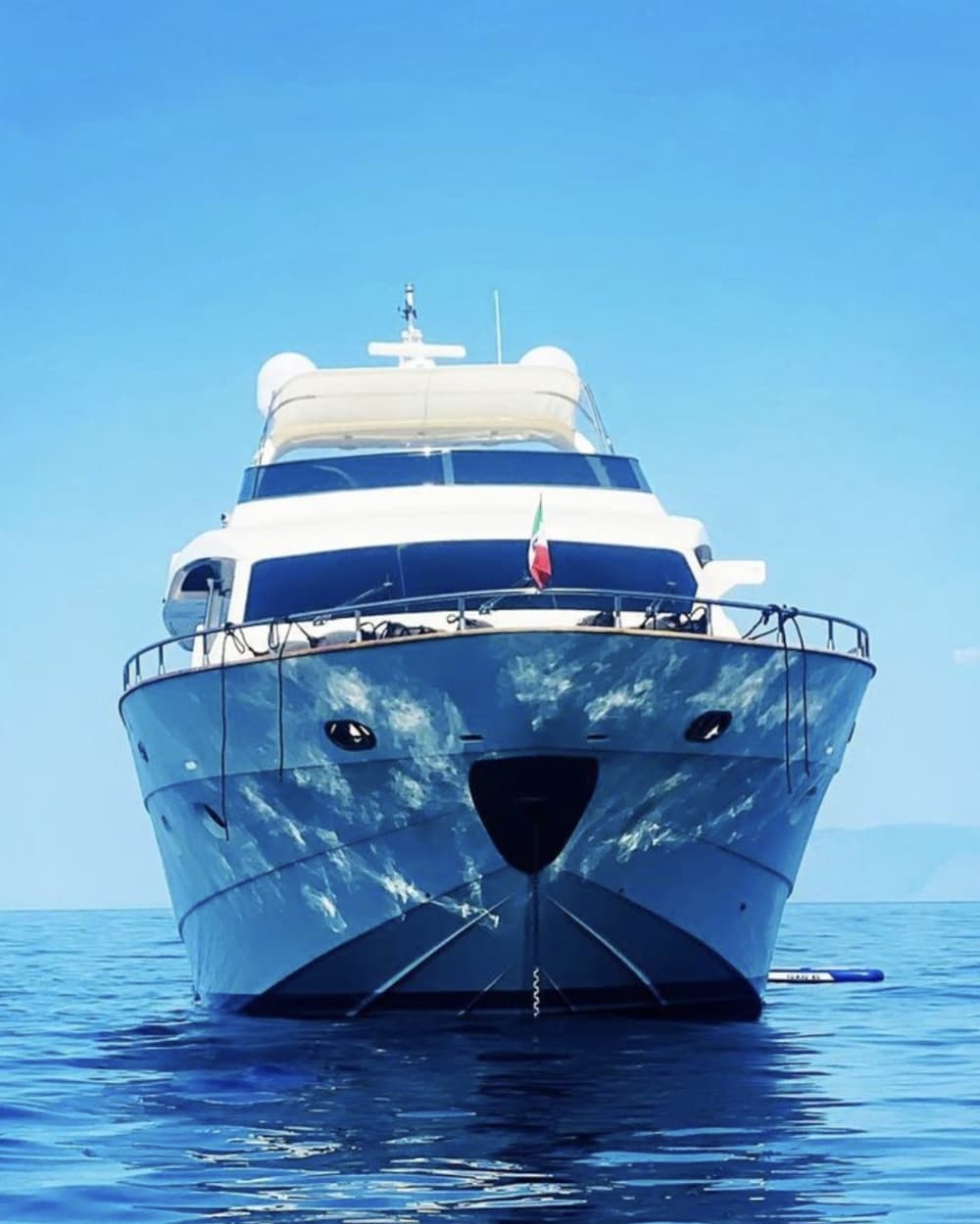 Ontdek Capo d'Orlando in één dag: het ware Dolce Vita op een motorjacht.