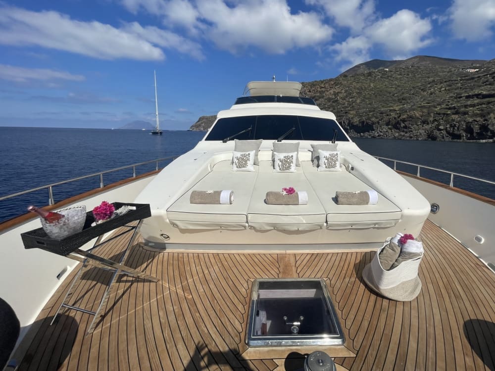 Ontdek Capo d'Orlando in één dag: het ware Dolce Vita op een motorjacht.