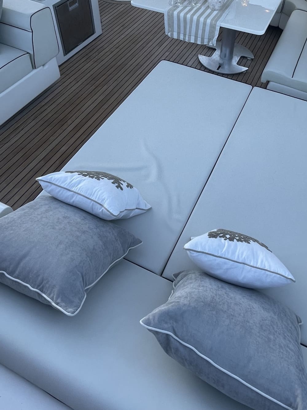 Ontdek Capo d'Orlando in één dag: het ware Dolce Vita op een motorjacht.