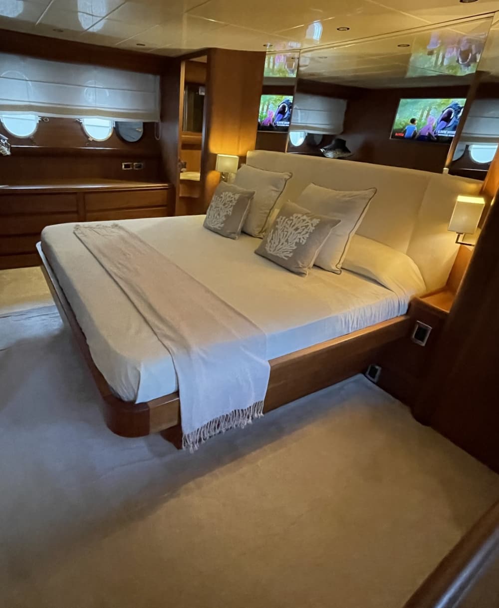 Ontdek Capo d'Orlando in één dag: het ware Dolce Vita op een motorjacht.