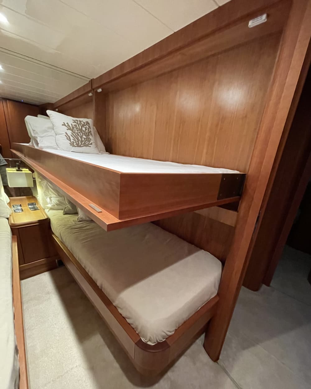 Ontdek Capo d'Orlando in één dag: het ware Dolce Vita op een motorjacht.