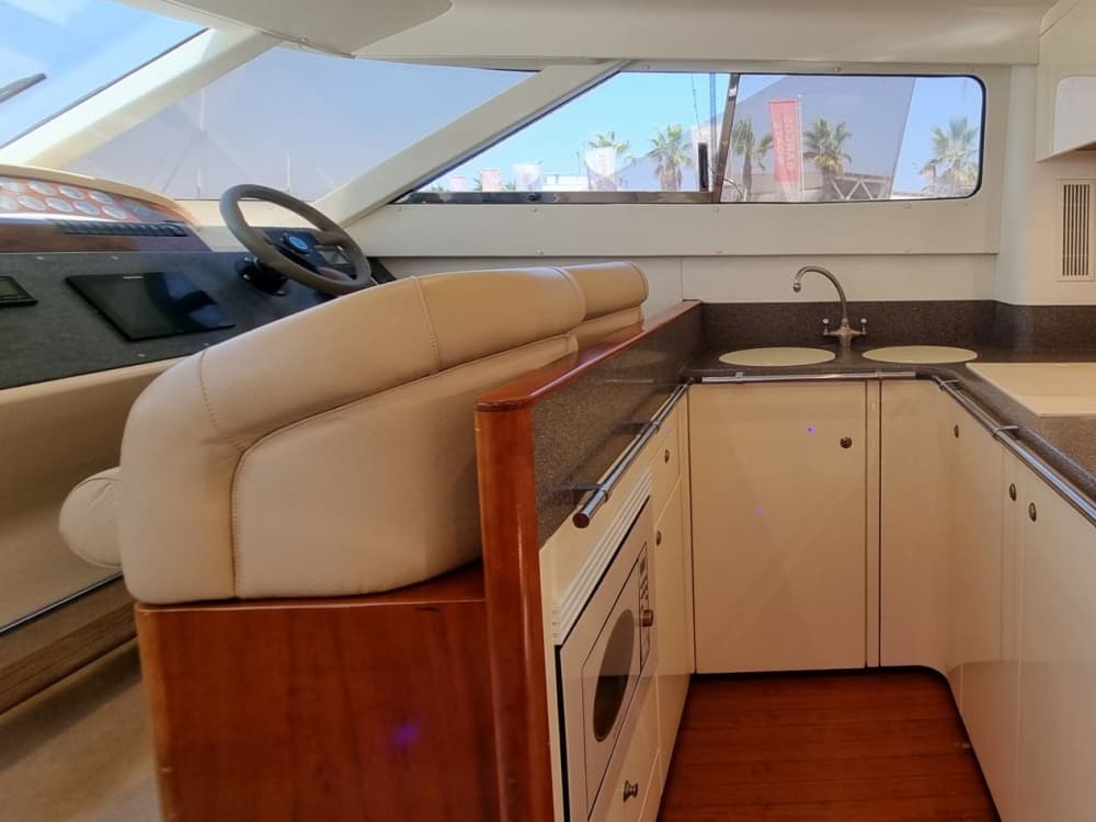 Escapada de medio día en yate: explora el mar desde Marina Salinas