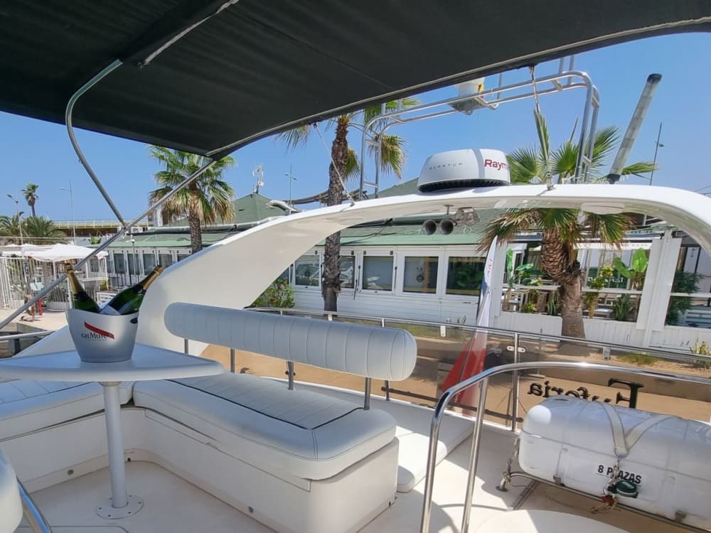 Escapada de medio día en yate: explora el mar desde Marina Salinas