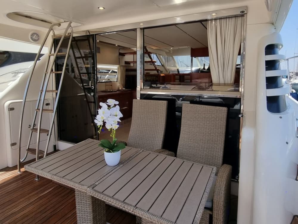 Escapada de medio día en yate: explora el mar desde Marina Salinas