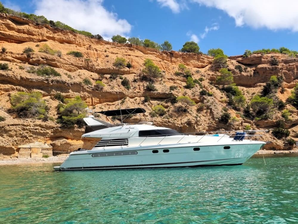 Escapada de medio día en yate: explora el mar desde Marina Salinas