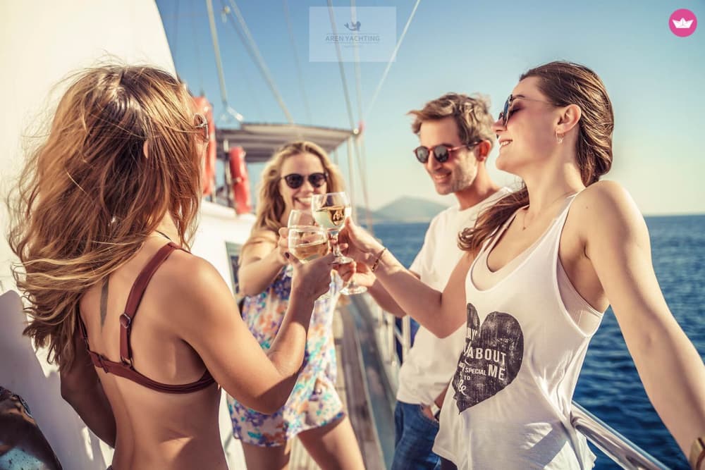 Navegue hacia la serenidad: una escapada en yate privado a través del azul oculto de Bodrum