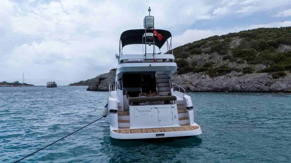 Navegue hacia la serenidad: una escapada en yate privado a través del azul oculto de Bodrum