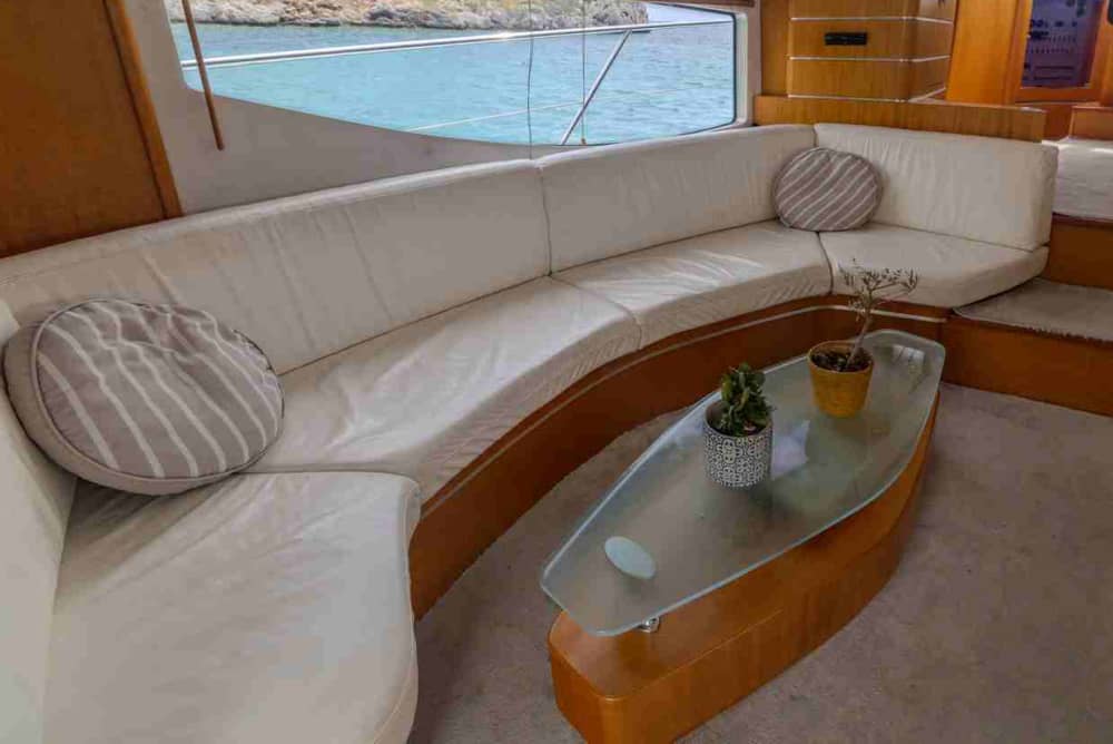 Navegue hacia la serenidad: una escapada en yate privado a través del azul oculto de Bodrum