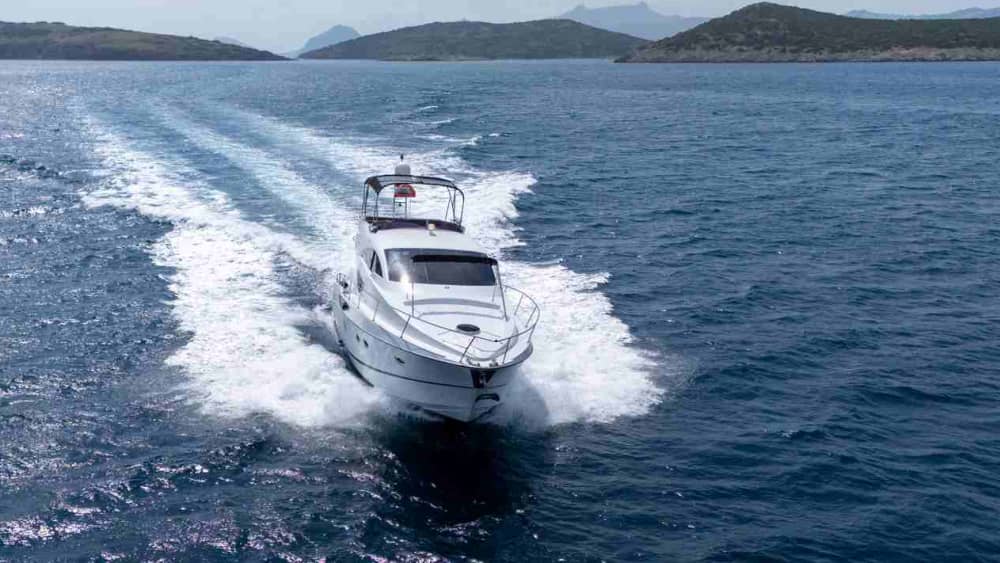 Navegue hacia la serenidad: una escapada en yate privado a través del azul oculto de Bodrum