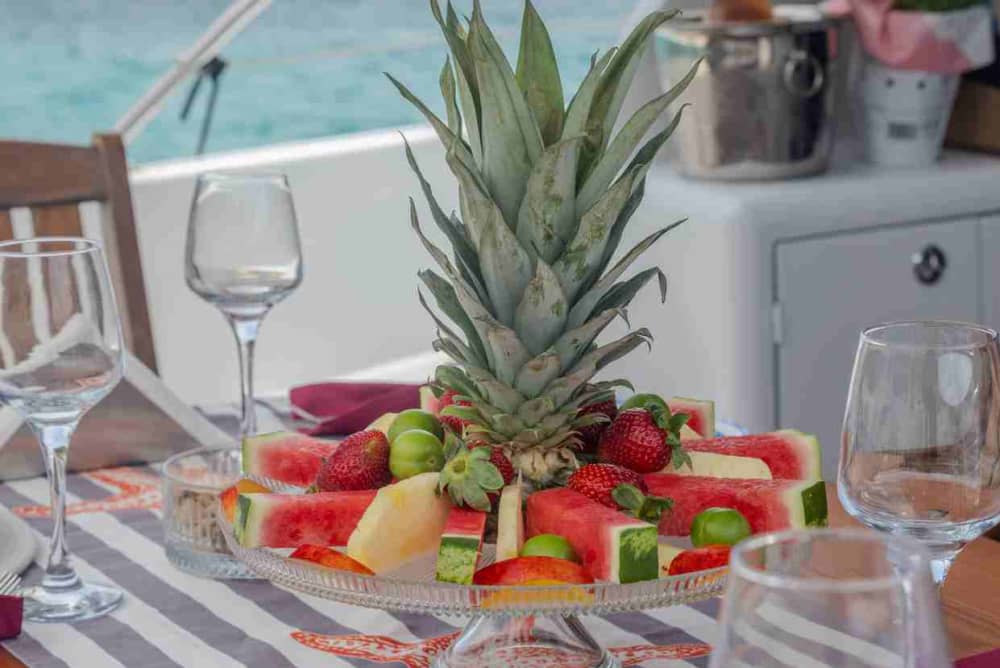 Navegue hacia la serenidad: una escapada en yate privado a través del azul oculto de Bodrum