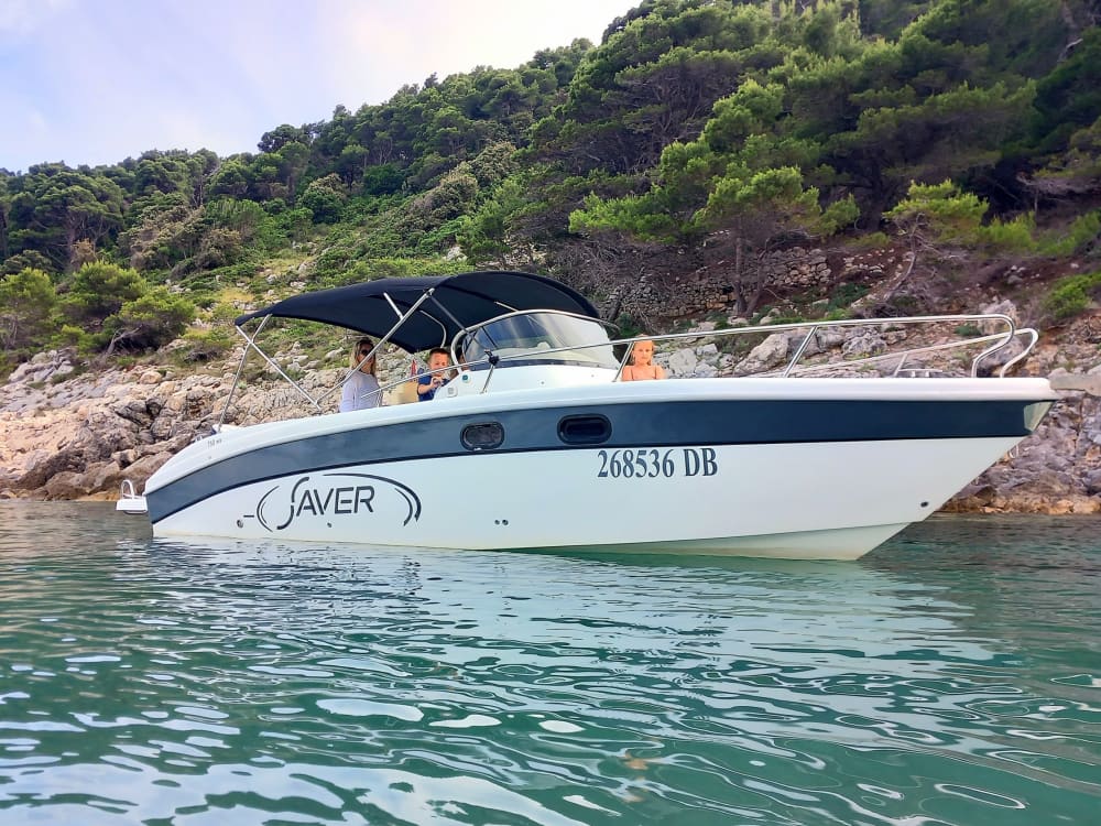 Jouw dag in Dubrovnik: Huur een motorboot voor een dag vol ontdekkingen.