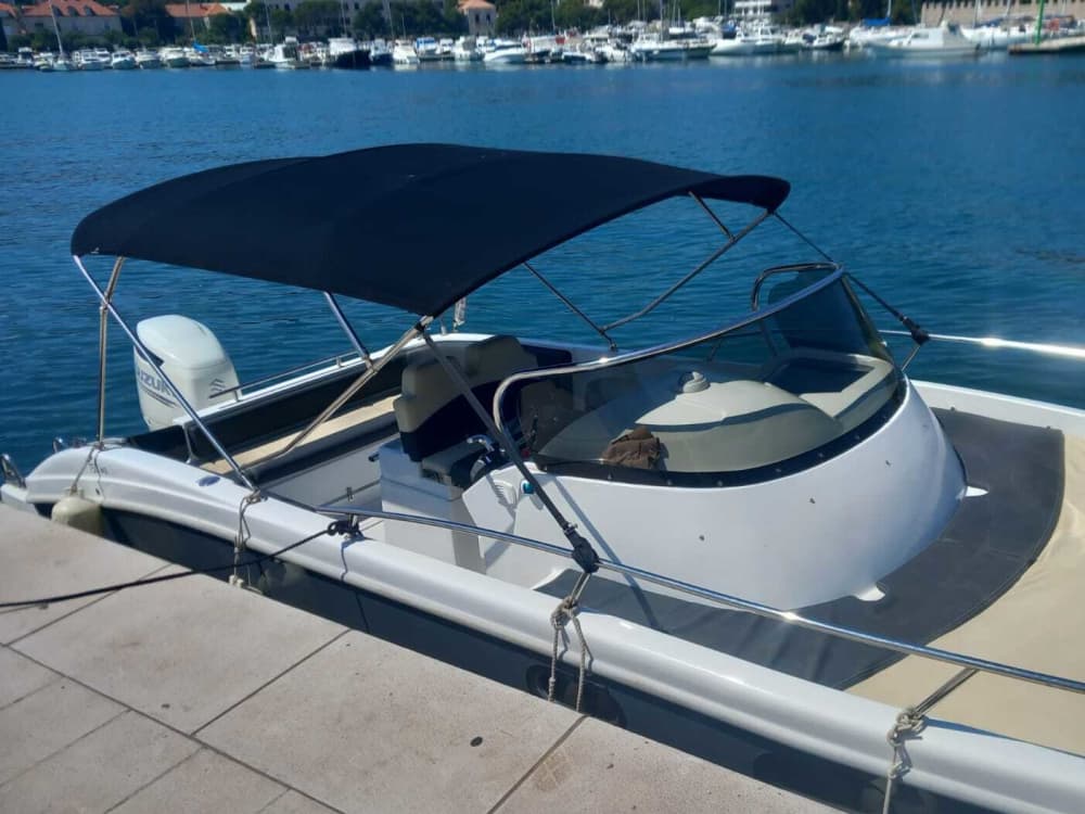 Jouw dag in Dubrovnik: Huur een motorboot voor een dag vol ontdekkingen.