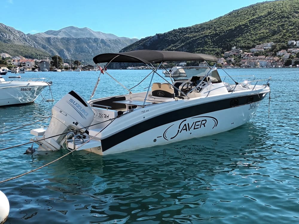 Explorez Dubrovnik en une demi-journée : louez un bateau à moteur pour 4 heures.