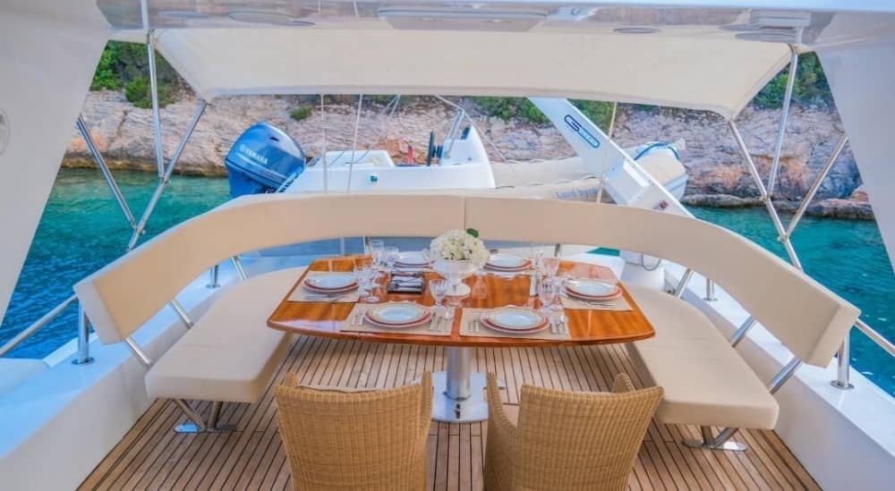 Akvaryum Bay & Black Island Luxury Cruise