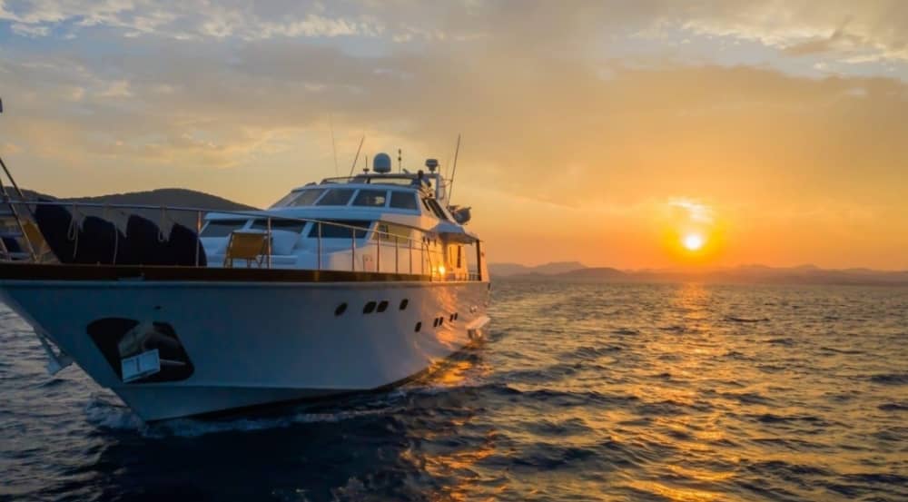 Akvaryum Bay & Black Island Luxury Cruise