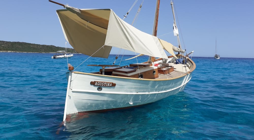 En heldag av magi i Saint-Florent på en segelbåt