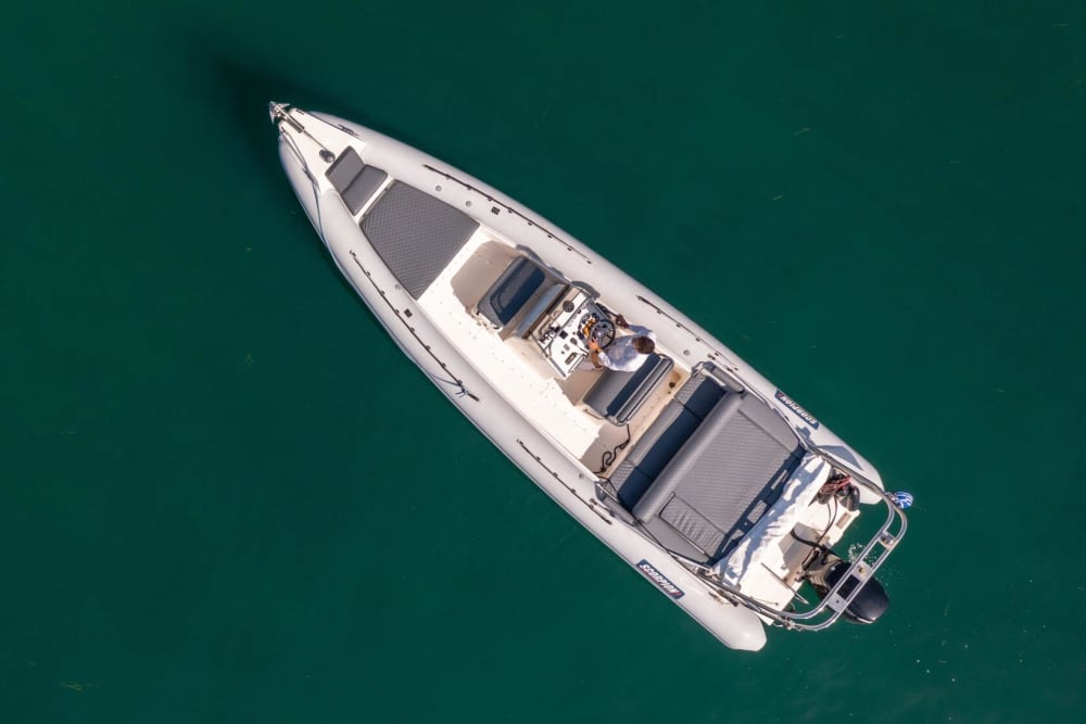 Erkunden Sie den Hafen von Nafplio mit dem Boot: Ein ganzer Tag auf dem Wasser an Bord eines Motorboots