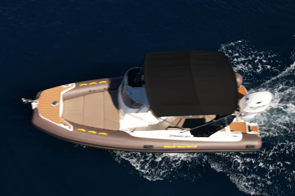 Ganztägige Tour zu den Roten Felsen und Pakleni: Entdecken Sie die verborgenen Schätze von Hvar vom Seehafen der Stadt Hvar aus