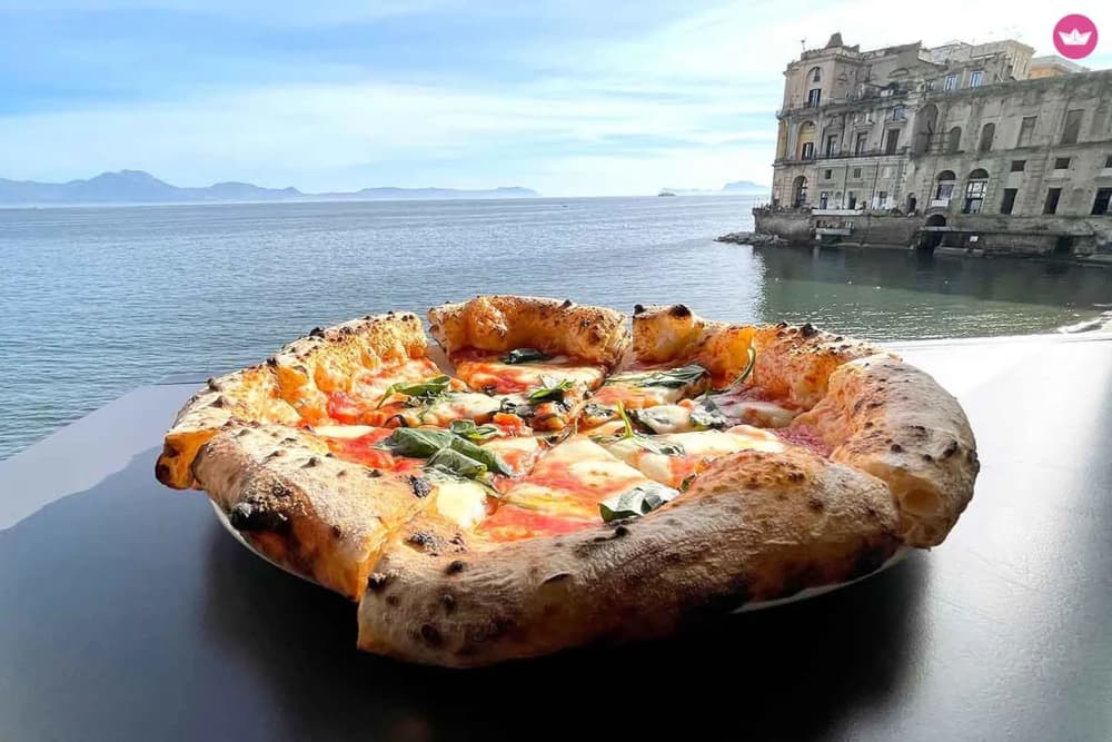 Capri par la mer : excursion privée en bateau de 6 heures au départ de Sorrente