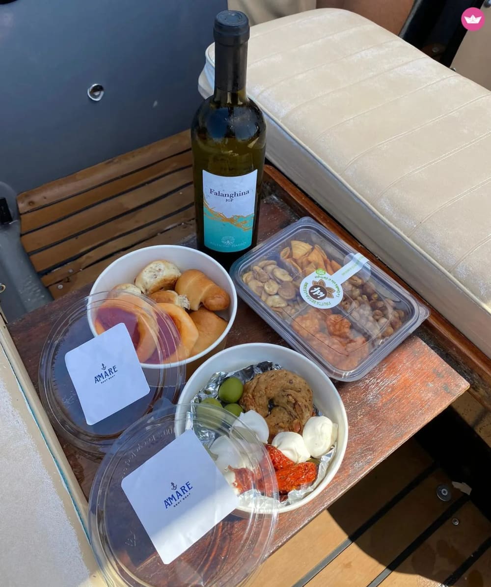 Capri par la mer : excursion privée en bateau de 6 heures au départ de Sorrente