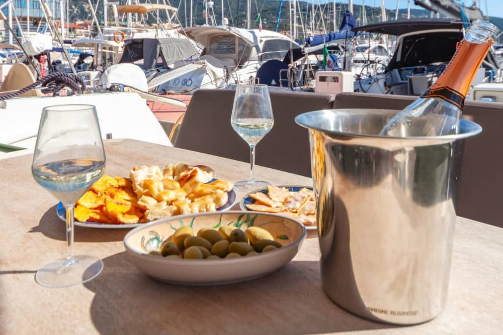 Gita privata in barca a motore intorno a Lavagna