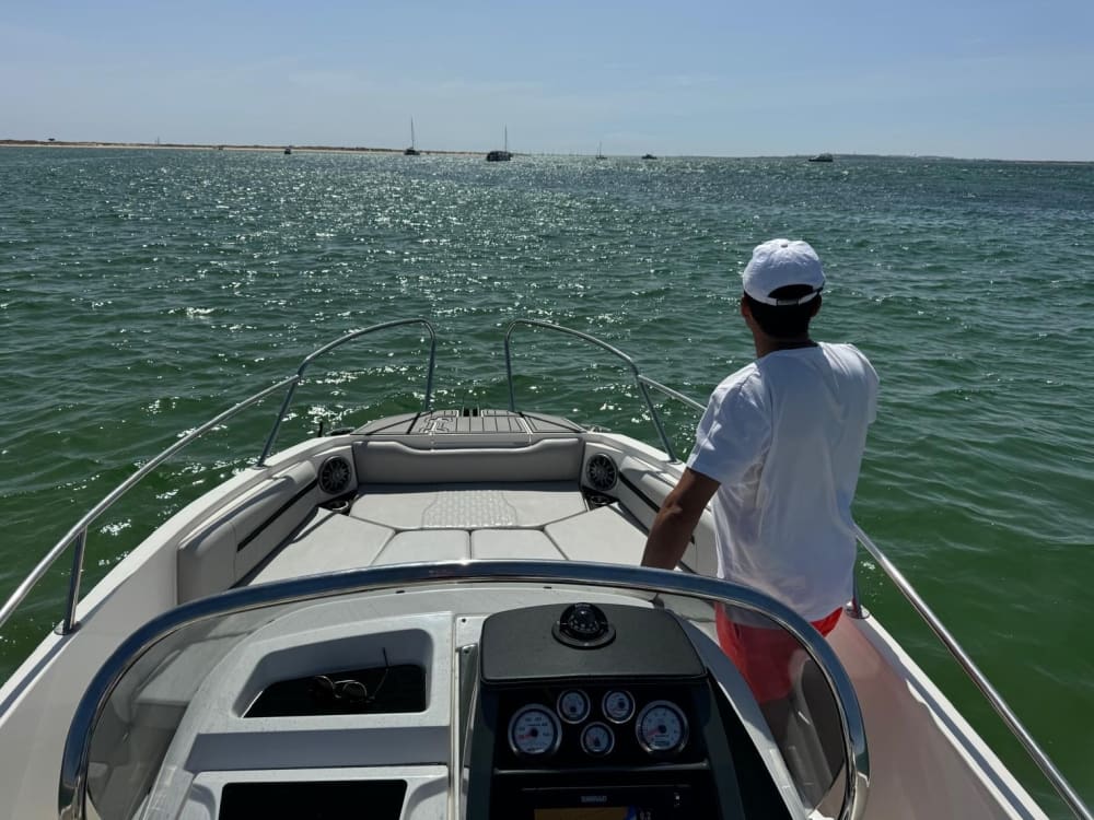 Découvrez Faro lors d'une excursion d'une journée en bateau à moteur.