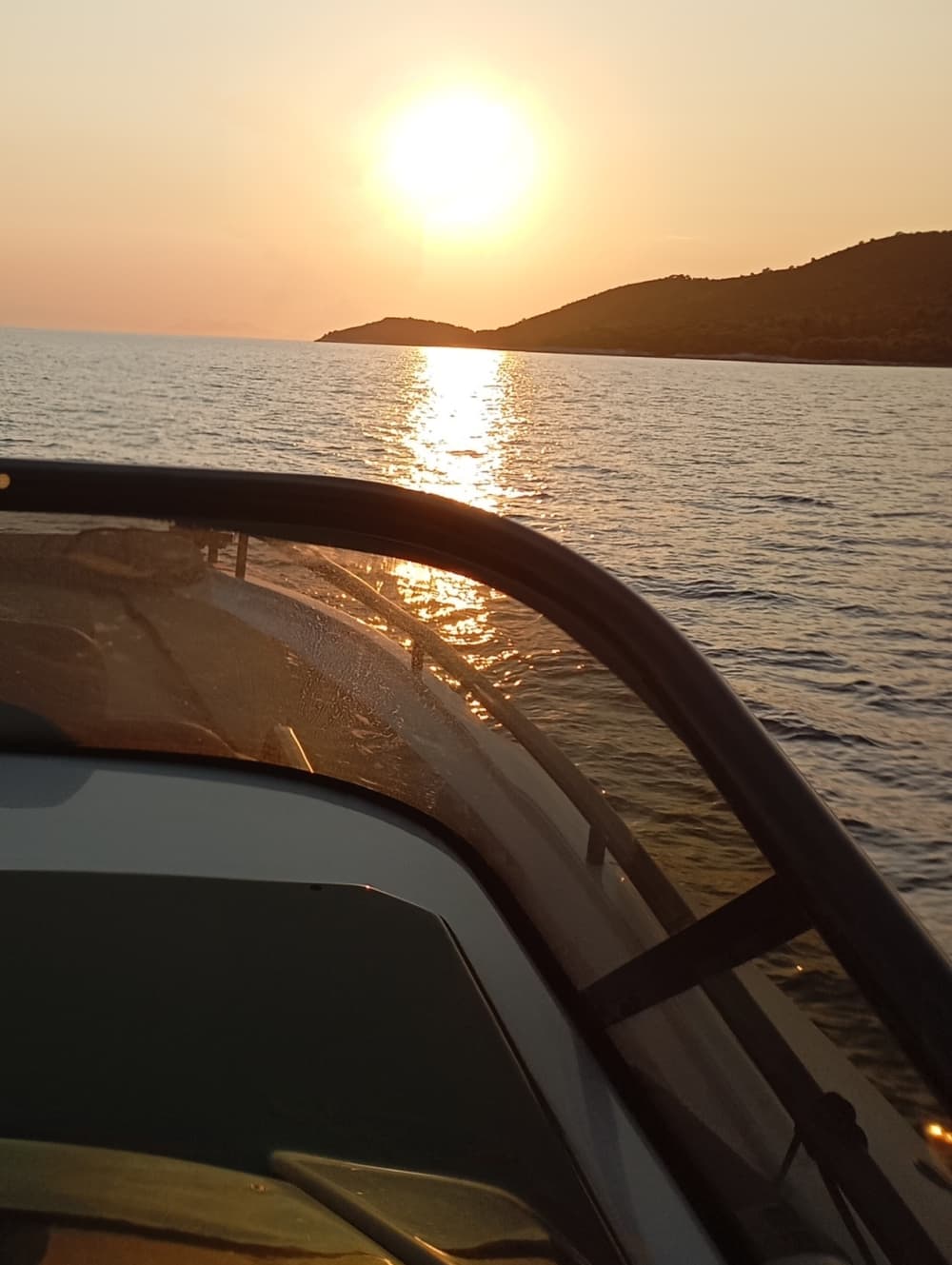 Enjoy 7h on a motorboat in Skiathos