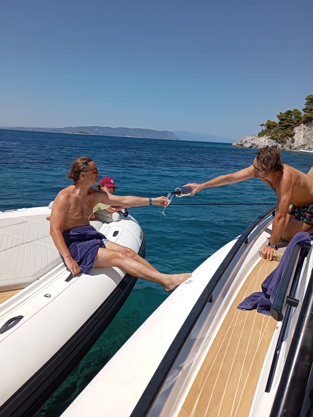 Enjoy 7h on a motorboat in Skiathos