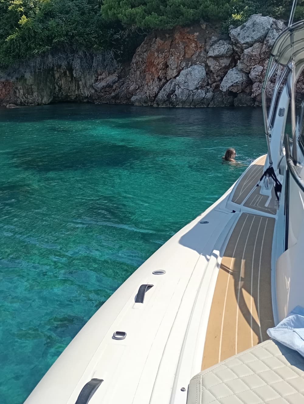 Enjoy 7h on a motorboat in Skiathos