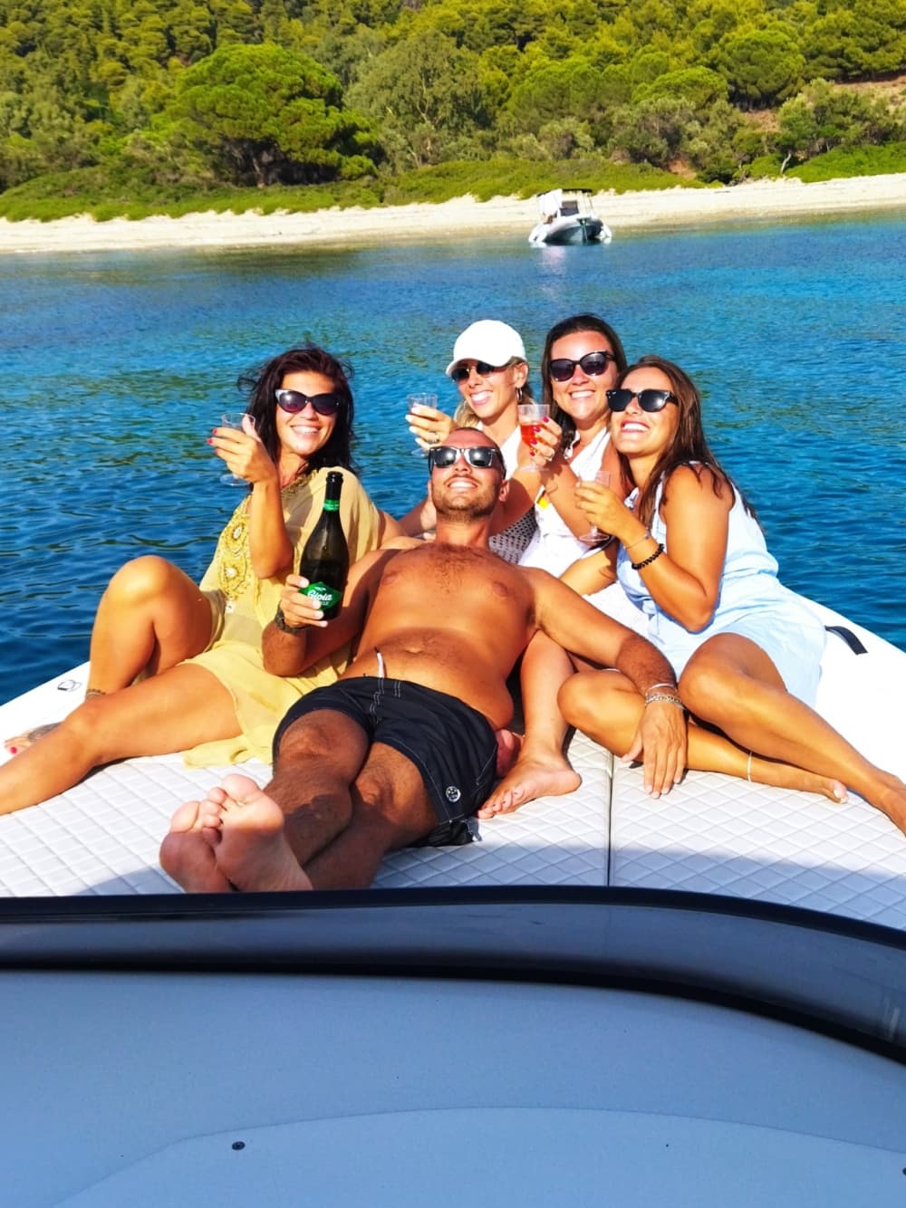 Enjoy 7h on a motorboat in Skiathos