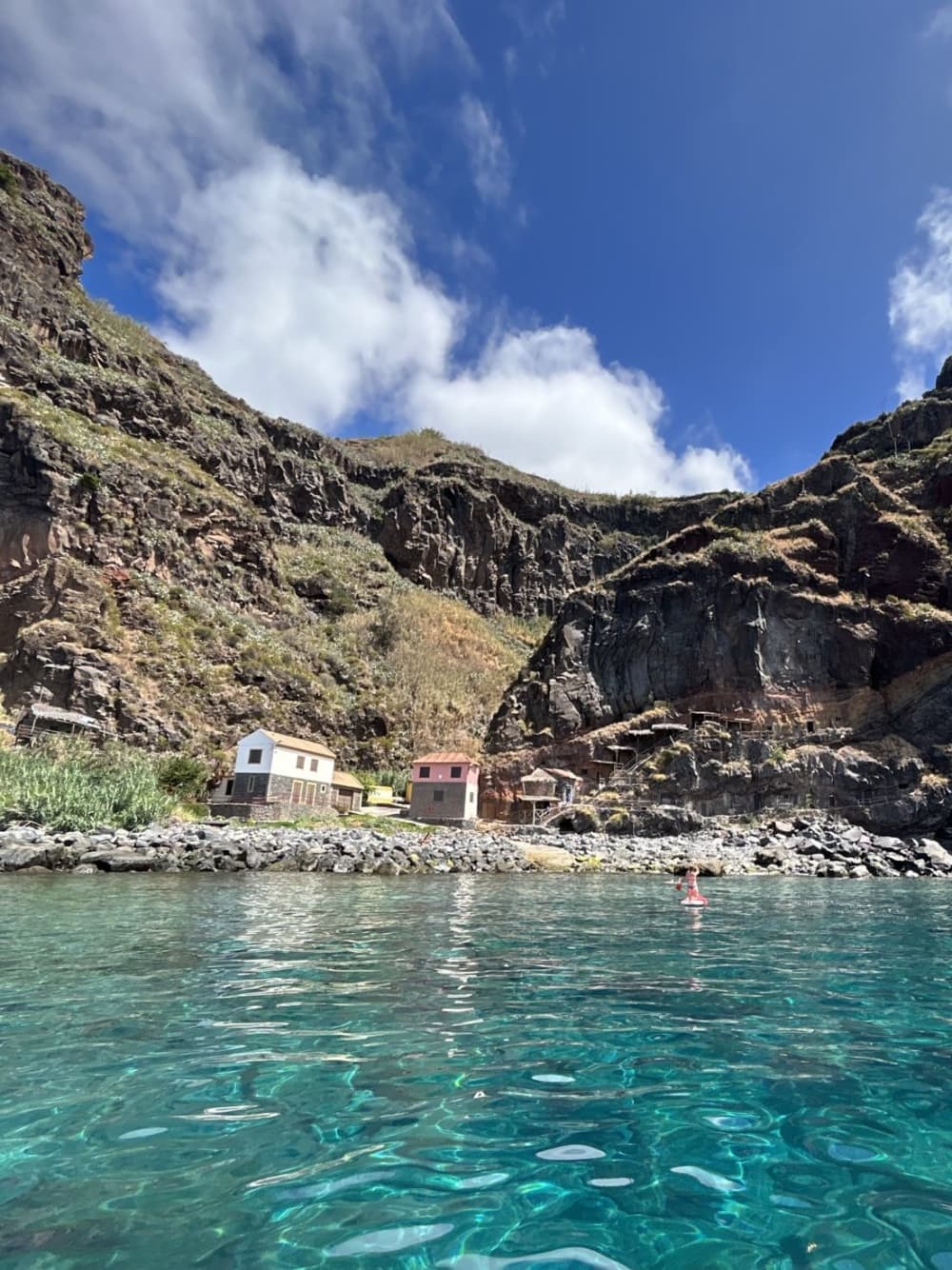 Horizonte Dourado: Navegação ao Pôr do Sol saindo do Funchal