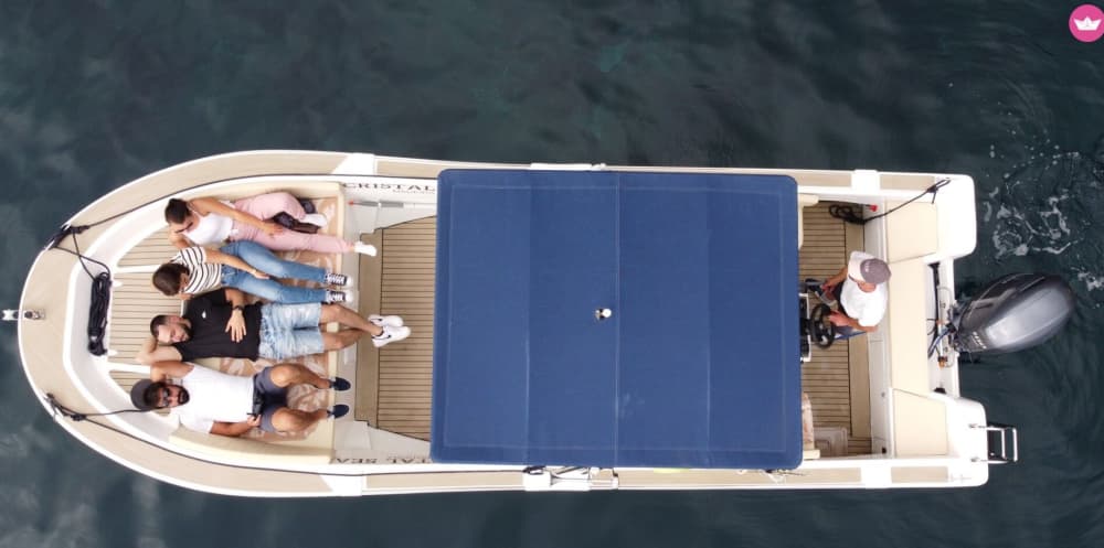 Horizonte Dourado: Navegação ao Pôr do Sol saindo do Funchal