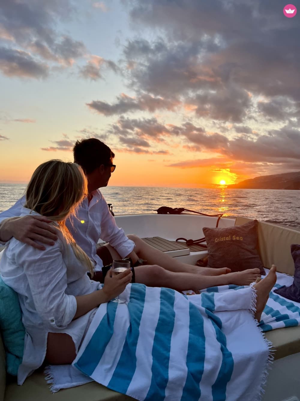 Horizonte Dourado: Navegação ao Pôr do Sol saindo do Funchal