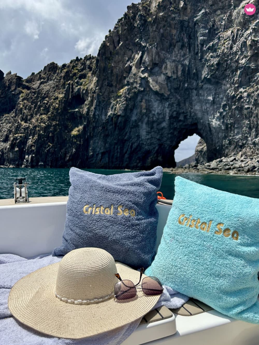 Horizonte Dourado: Navegação ao Pôr do Sol saindo do Funchal