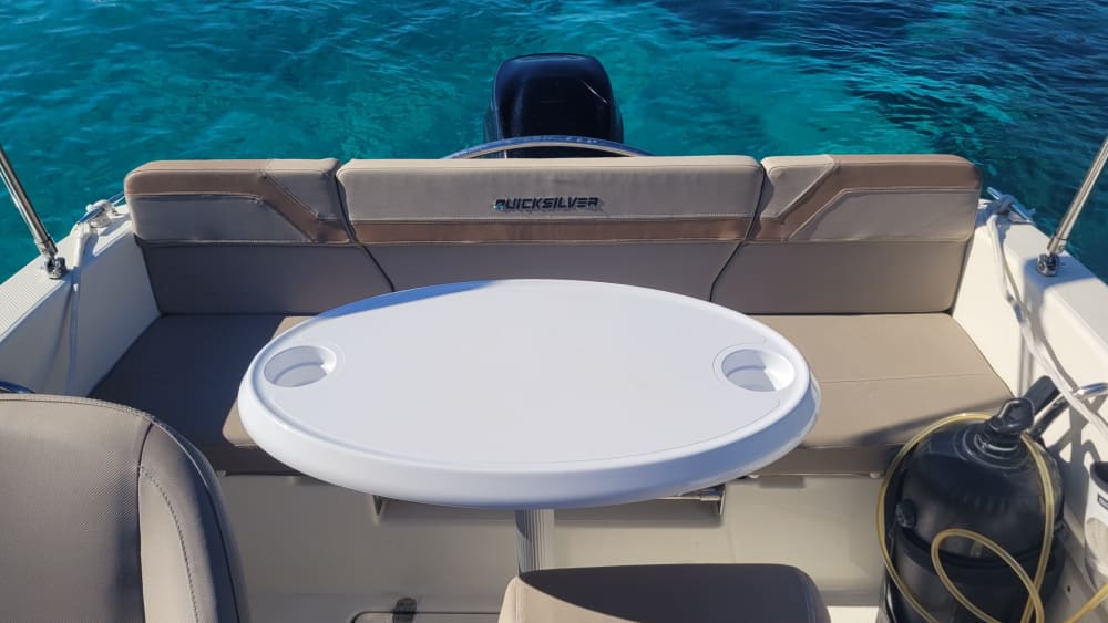 Gönnen Sie sich einen entspannten Halbtagesausflug mit dem Motorboot zu den Lérins-Inseln. Abfahrt ist in Cannes (9:30-13:30 Uhr oder 14-18 Uhr).