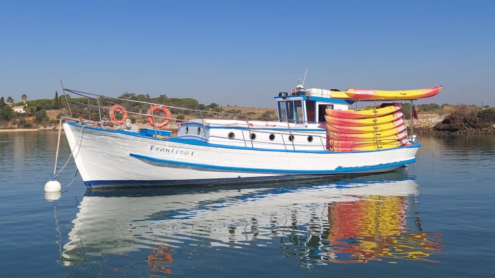 Explora Alvor en medio día: Alquila una lancha motora durante 3 horas.