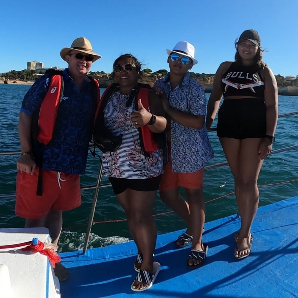 Explora Alvor en medio día: Alquila una lancha motora durante 3 horas.